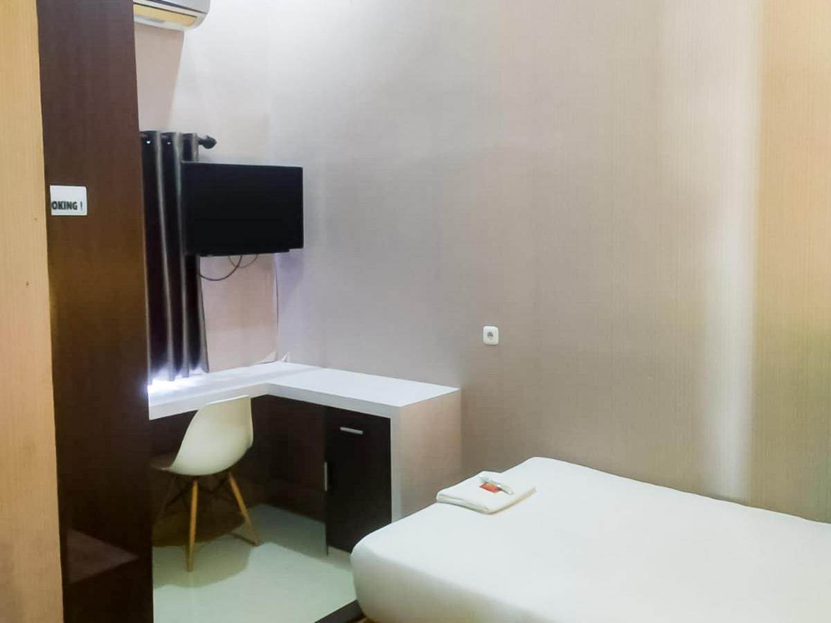 Reddoorz Syariah Near Sultan Syarif Kasim II Airport Hotel Pekanbaru Exterior photo